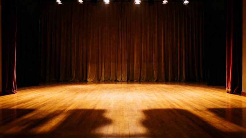 Krakowskie Miniatury Teatralne: odkryj fascynujący świat sztuki w lipcu!