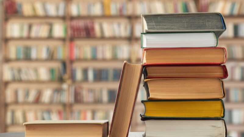 Odkryj ukryte skarby biblioteki w byłym Dworcu PKP!