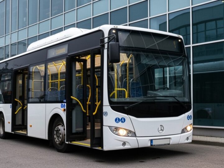 Korekty w komunikacji: linia 250 omija przystanek „Reduta” 01