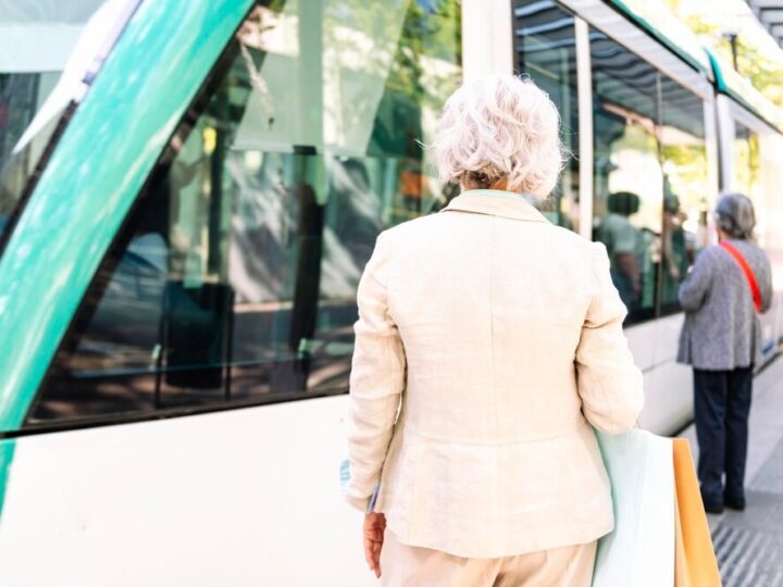 Zabytkowe tramwaje i autobusy w Krakowie – odkryj magię Nocy Muzeów!