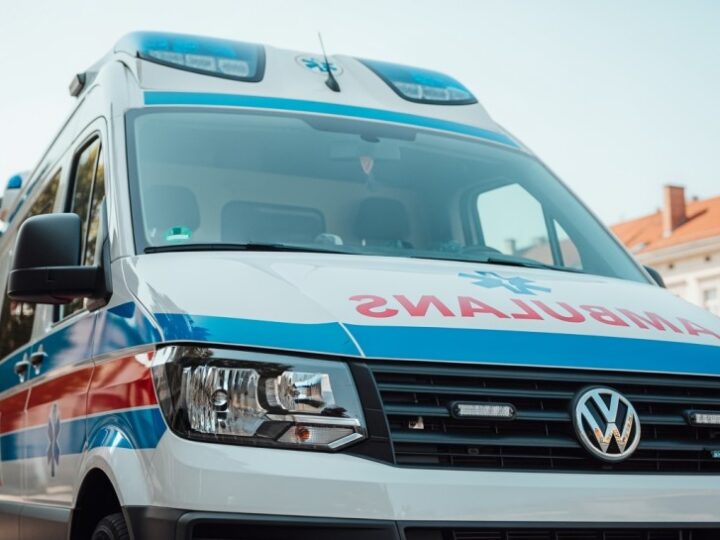Służby ratunkowe ratują życie mężczyzny w kryzysie emocjonalnym