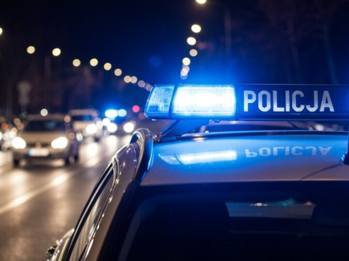 Rodzice uczniów British International School w Krakowie uczestniczą w spotkaniu z policją