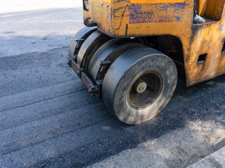 Zamknięcie ul. Wyłom: Sprawdź nowe trasy dla pieszych i rowerzystów!
