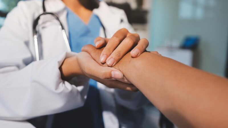 Wakacyjne pułapki emocjonalne: jak dostrzec depresję u nastolatków