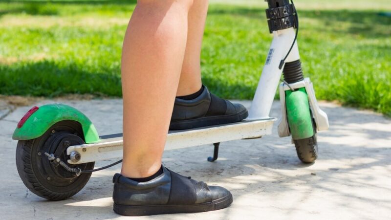 Mandat 2500 zł za jazdę po alkoholu na hulajnodze: Nowe zasady bezpieczeństwa!