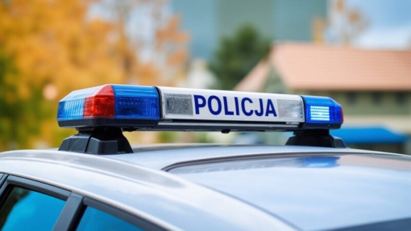 Seniorzy w pułapce oszustów: Policja odzyskuje skradzione pieniądze