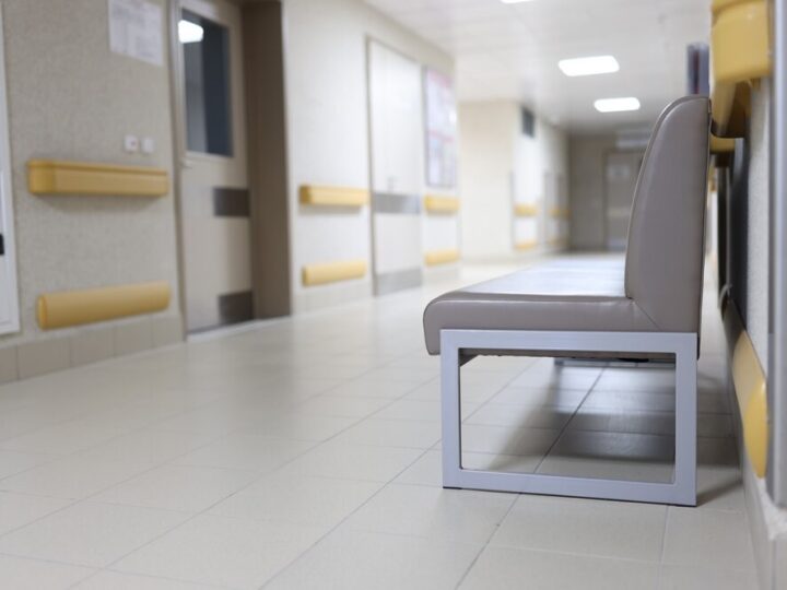 Czernichów zapewnia defibrylatory AED w każdej miejscowości gminy