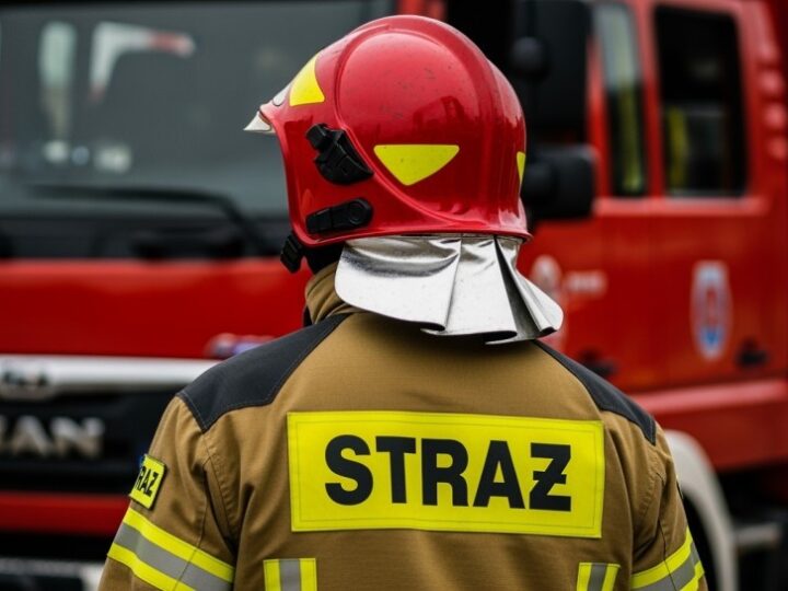 Krakowscy strażacy promują ekologiczną kranówkę w biodegradowalnych bidonach!