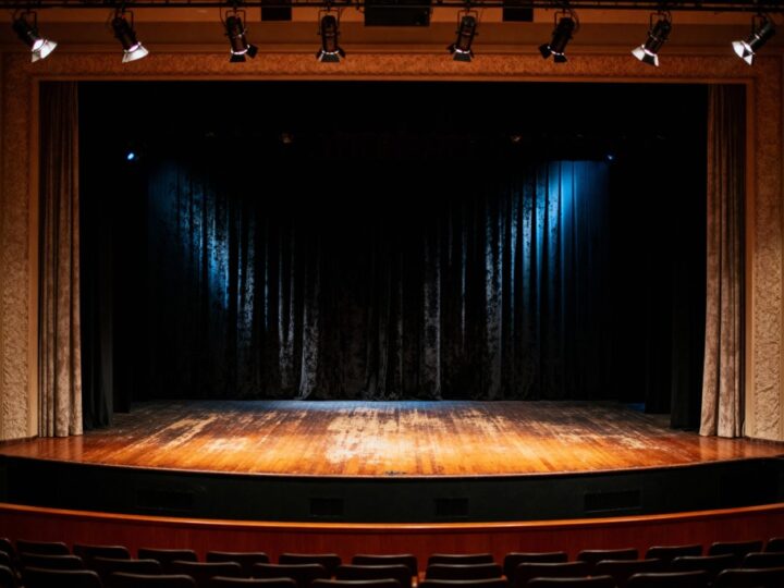 Kryptonim 27: Teatralna Odyseja Beksińskiego Wraca!