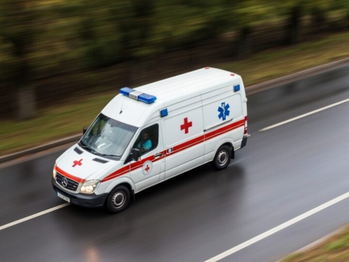 Bohaterska interwencja policjantów z Niepołomic ratuje życie mężczyzny