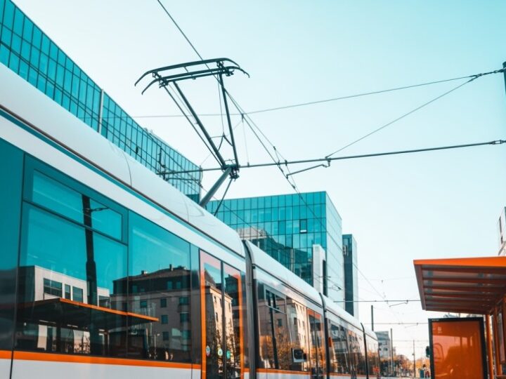 Retro Tramwaje na Krakowskich Torach: Podróż w Czasie!