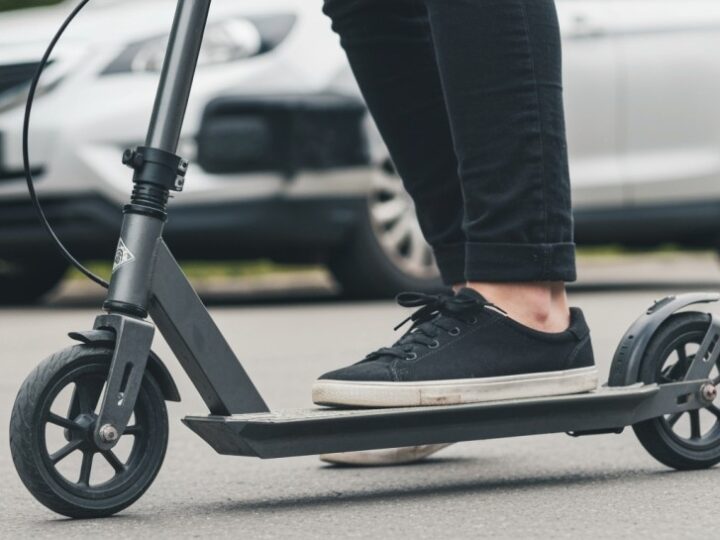 Hulajnoga elektryczna: Bezpieczeństwo na pierwszym miejscu, apel olkuskiej policji