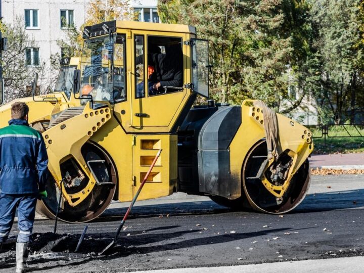 Nowa infrastruktura na ul. Morcinka – chodnik i ścieżka rowerowa w budowie