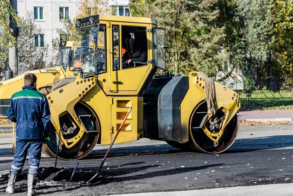 Nowa infrastruktura na ul. Morcinka – chodnik i ścieżka rowerowa w budowie