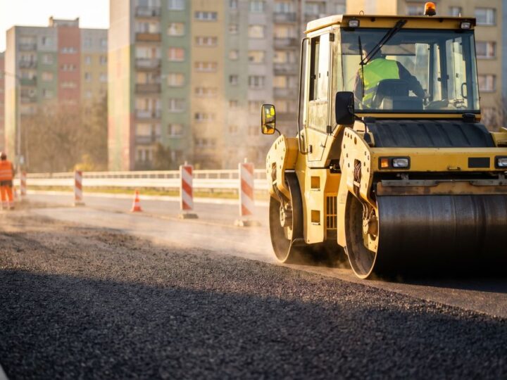 Nocne modernizacje na Al. Słowackiego – nowa nawierzchnia w trakcie prac!