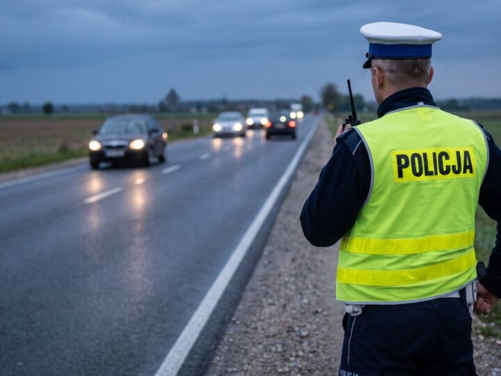 Bezpieczeństwo na Drodze: Dzieci Uczą się z Policją w Grajowie