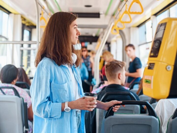 Rewolucja w komunikacji gminnej Skawiny: Nowe autobusy i cyfrowe udogodnienia od 2027 roku