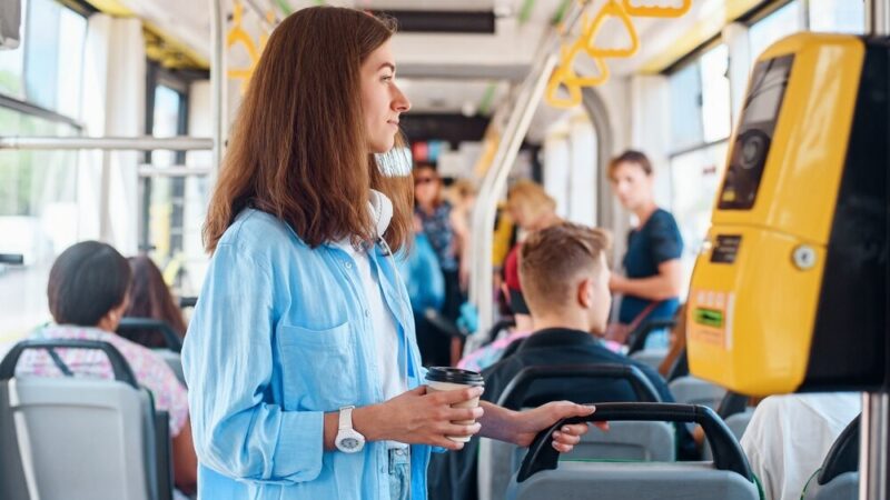 Rewolucja w komunikacji gminnej Skawiny: Nowe autobusy i cyfrowe udogodnienia od 2027 roku