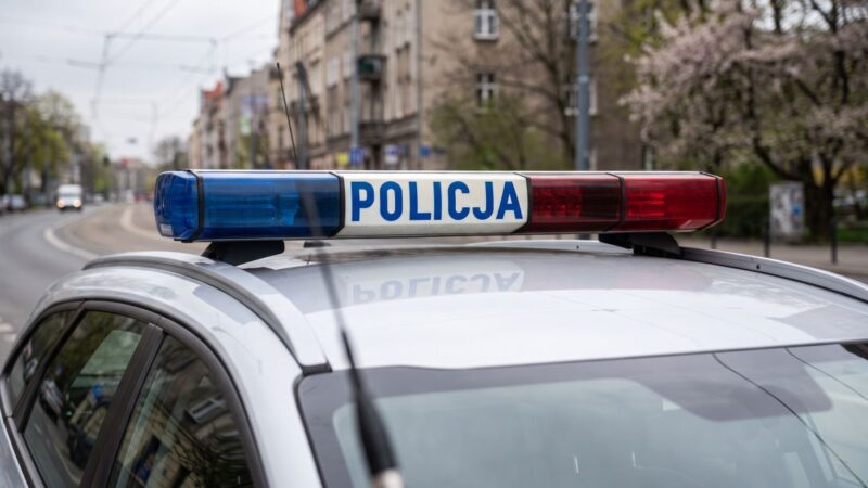 Kierowca BMW zatrzymany z podejrzanymi substancjami w Rdzawce