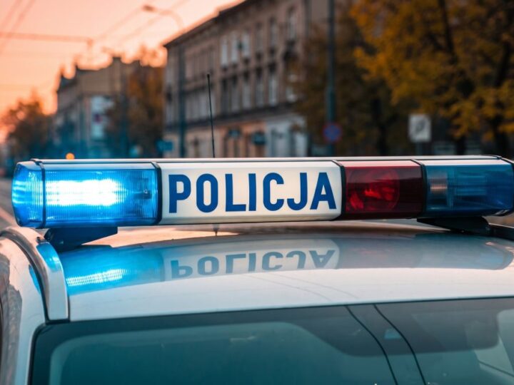 Dron policyjny monitoruje przestrzeganie przepisów drogowych na nowym rondzie