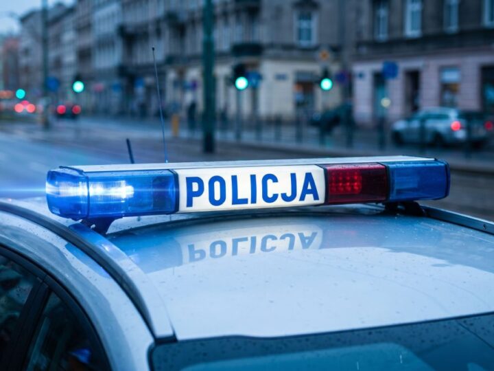 Mundurowi w akcji: Uczniowie odkrywają tajniki pracy policji w Trzebini
